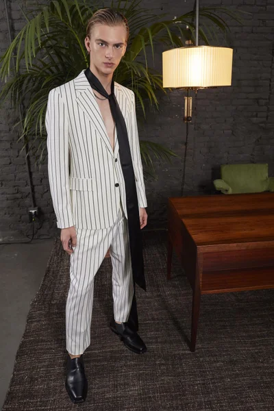 Look 5